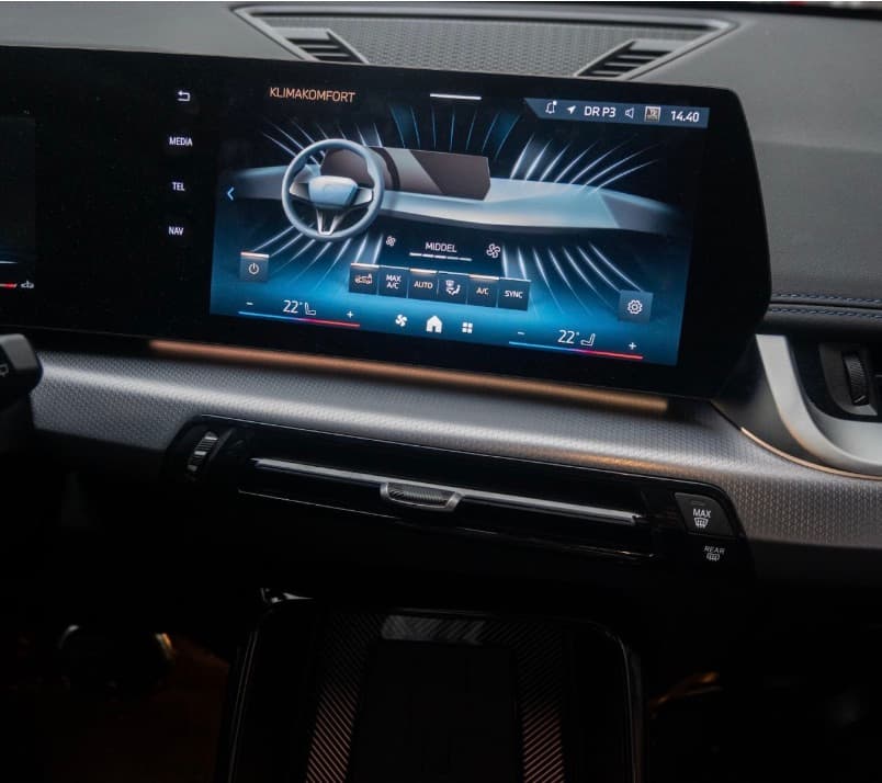 Instrumentpanel med advarselslamper ved el-fejlfinding hos Super Auto i Hillerød
